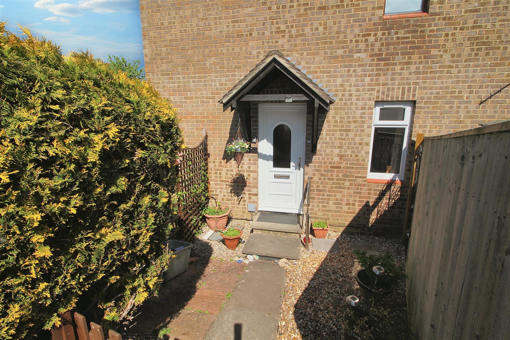 1 bed property in Sweet Briar Drive, Reading